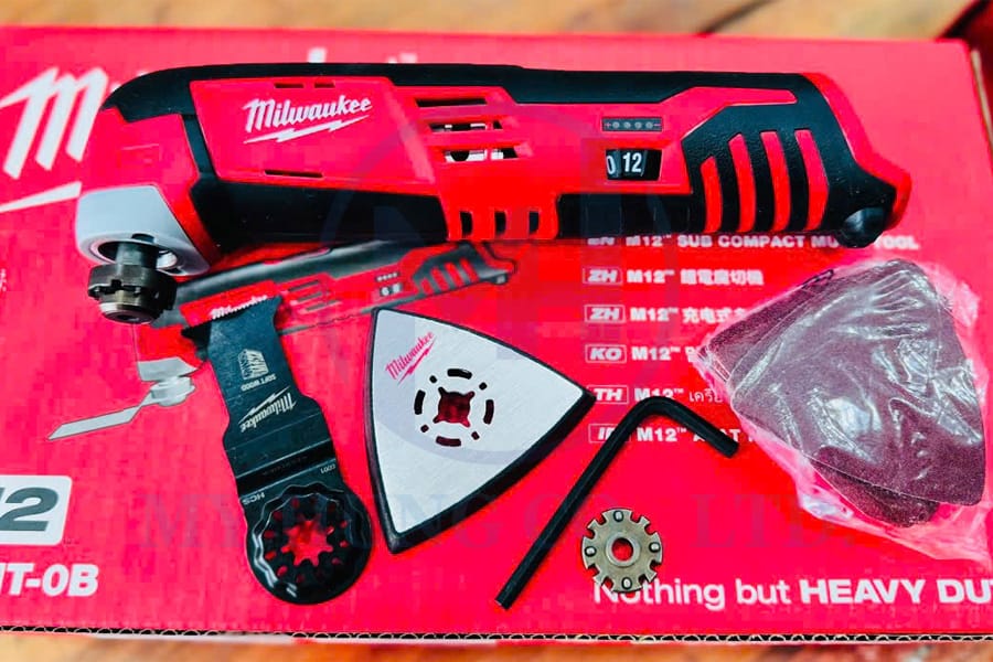 Máy cắt đa năng Milwaukee C12 MT-0B cùng phụ kiện và hộp